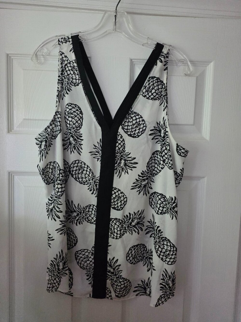 Candie's black/white pineapple print top.